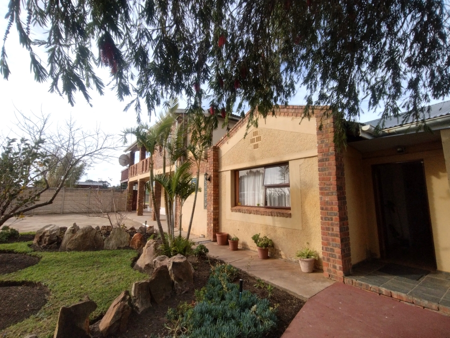 6 Bedroom Property for Sale in Kruisfontein Eastern Cape
